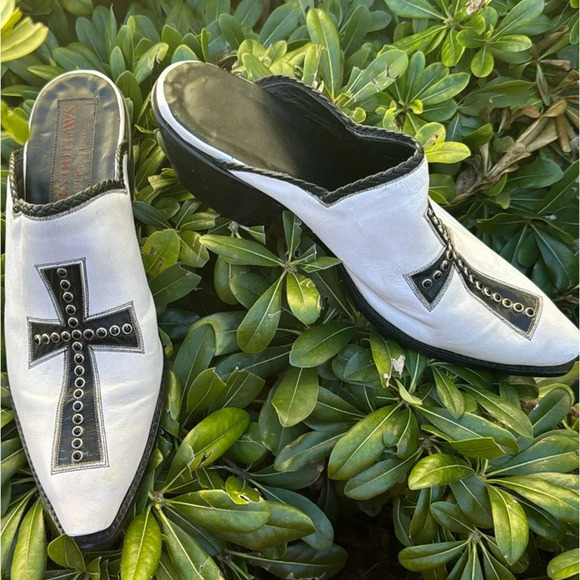 Tres Outlaws white with black Cross Swarovski crystals Pointed Toe mule boot 8.5 - Picture 13 of 16